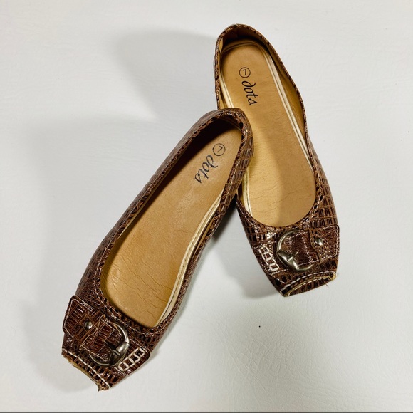 Dots Shoes - Brown Embossed Crocodile Print Buckle Flats